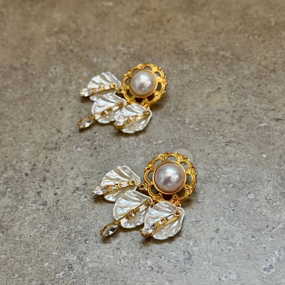 💖4/$30 NEW Elegant Gold and Pearl Drop Earrings - Picture 3 of 5